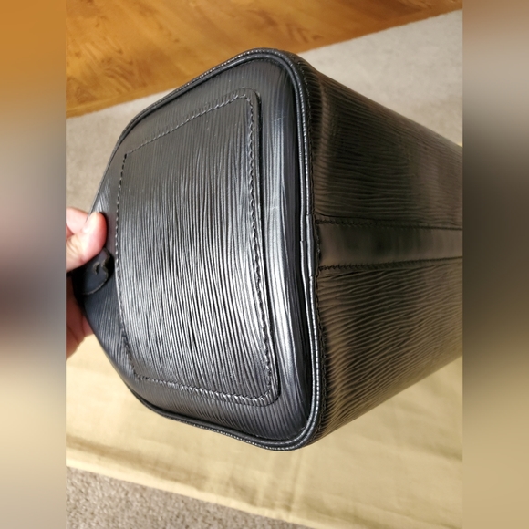 Louis Vuitton Speedy 25 Epi Black Handbag - Picture 12 of 16